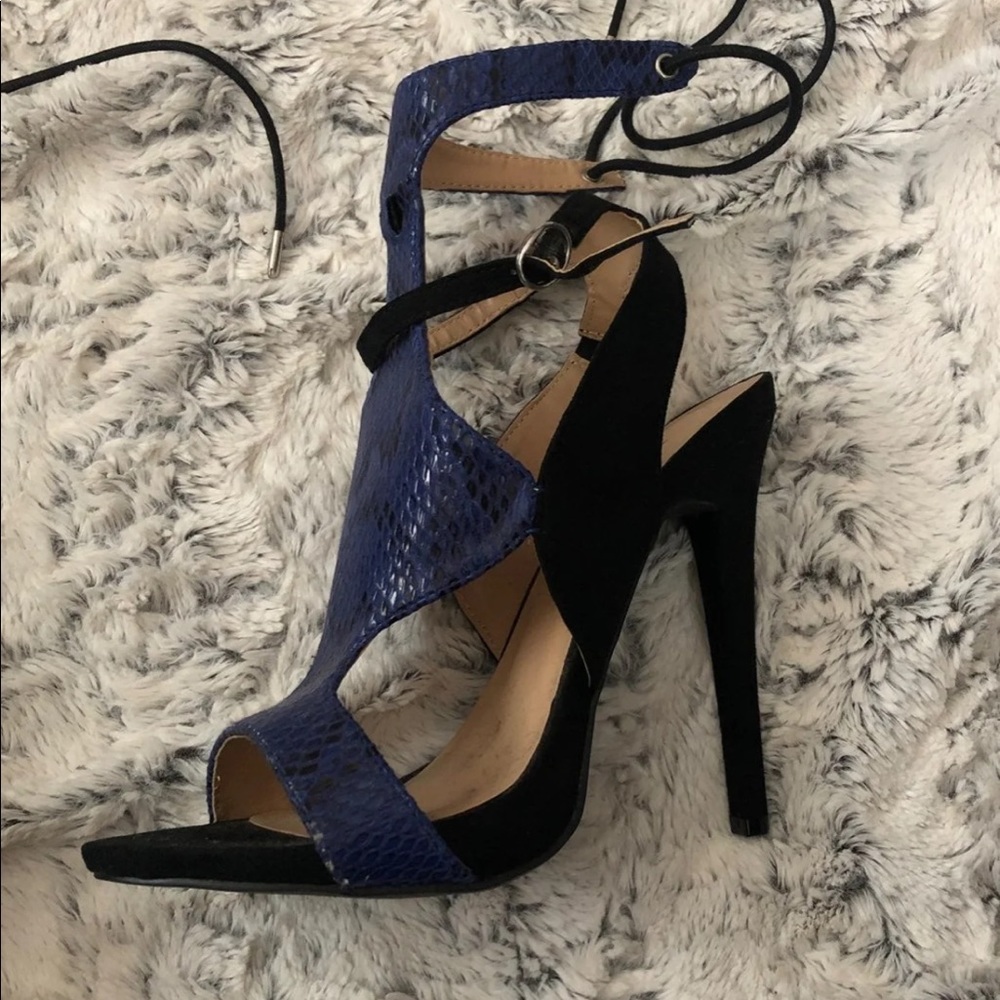 Heels - Picture 3 of 3